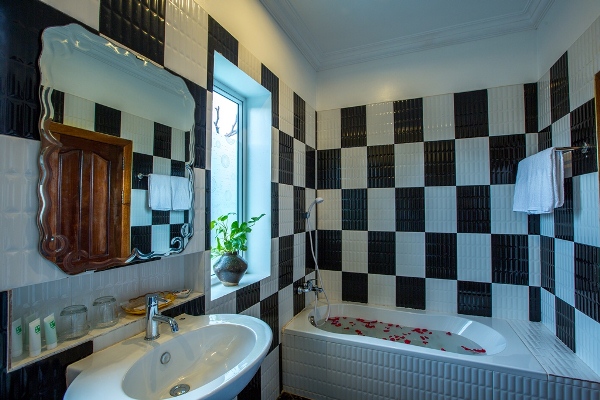 Deluxe Triple Room (1Big & 1Small Bed)